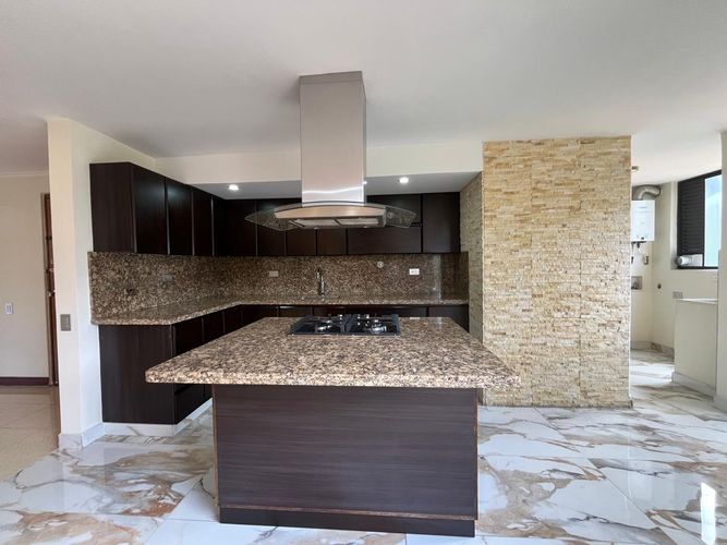 Apartamento de 3 alcobas en arriendo en El Poblado, Medellín, 145 m² · foto 10 de 19
