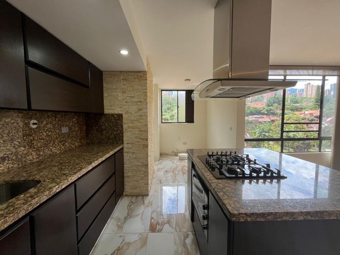Apartamento de 3 alcobas en arriendo en El Poblado, Medellín, 145 m² · foto 11 de 19