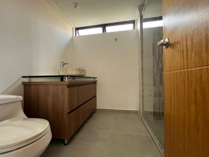 Apartamento de 3 alcobas en arriendo en El Poblado, Medellín, 145 m² · foto 17 de 19
