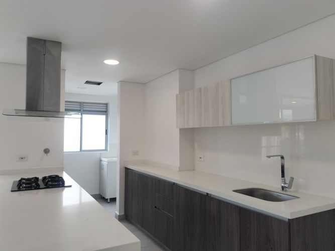 Apartamento en venta en El Poblado, Medellín · foto 7 de 16