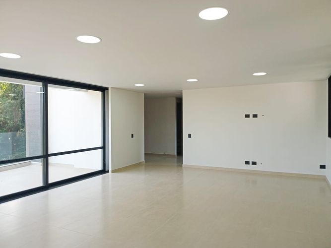 Apartamento de 3 alcobas en venta en El Poblado, Medellín, 220 m² · foto 2 de 18
