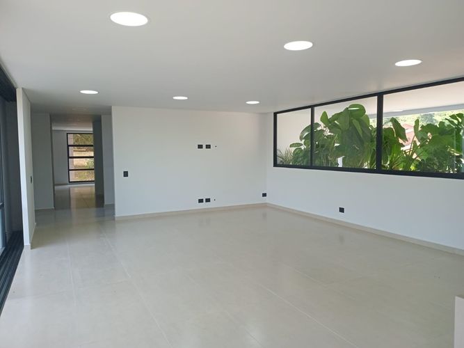 Apartamento de 3 alcobas en venta en El Poblado, Medellín, 220 m² · foto 4 de 18