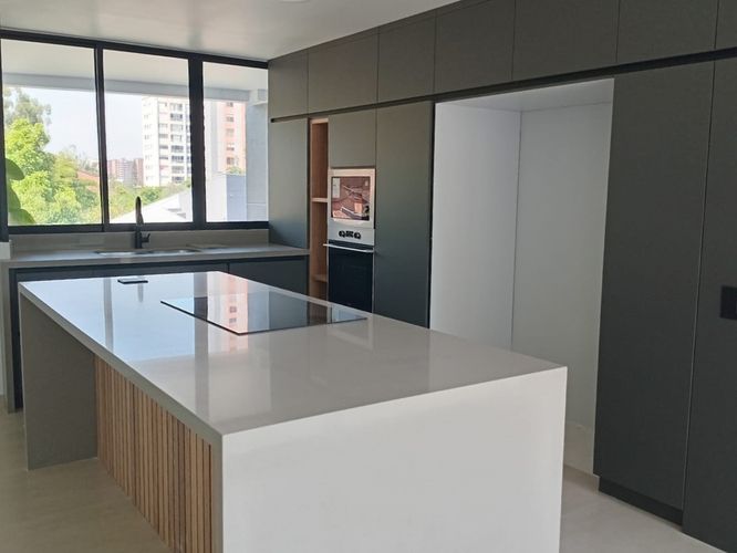 Apartamento de 3 alcobas en venta en El Poblado, Medellín, 220 m² · foto 7 de 18