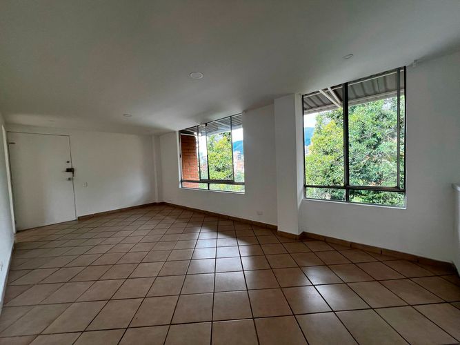 Apartamento en venta en El Dorado, Envigado · foto 2 de 13