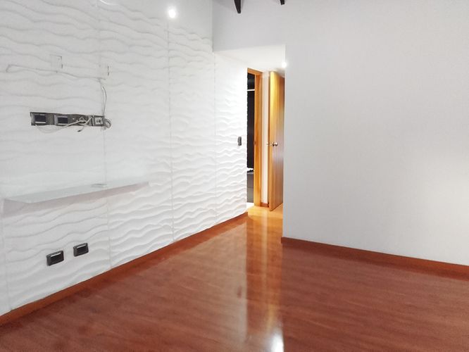 Casa de 4 alcobas en venta en El Poblado, Medellín, 390 m² · foto 3 de 19