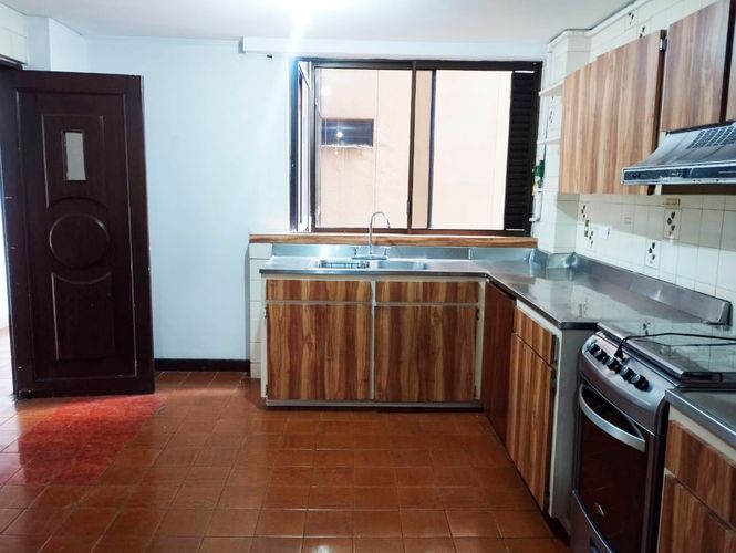 Apartamento de 3 alcobas en arriendo en El Poblado, Medellín, 240 m² · foto 4 de 17