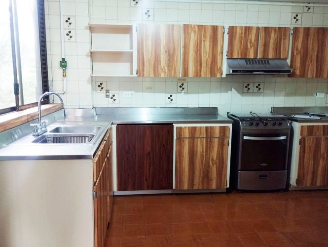 Apartamento de 3 alcobas en arriendo en El Poblado, Medellín, 240 m² · foto 5 de 17