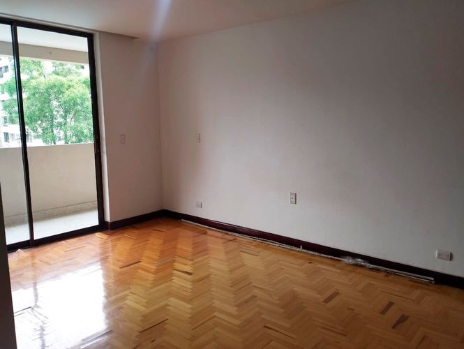 Apartamento de 3 alcobas en arriendo en El Poblado, Medellín, 240 m² · foto 10 de 17