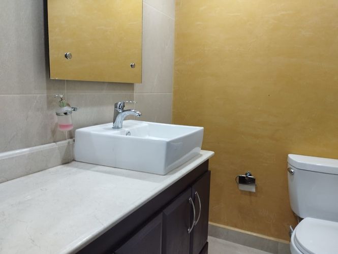 Apartamento de 3 alcobas en arriendo en El Poblado, Medellín, 240 m² · foto 15 de 17