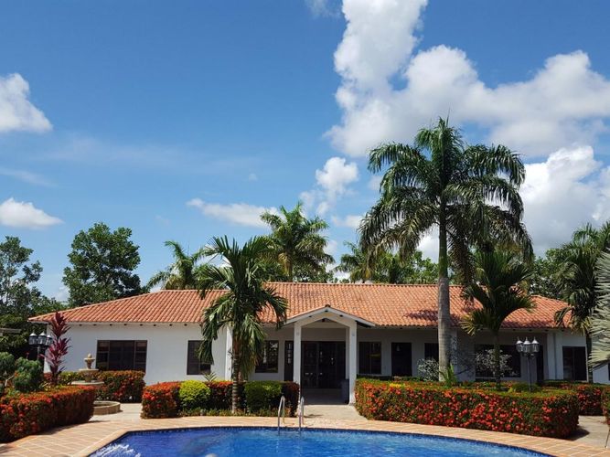 Finca en arriendo en Pompeya, Villavicencio, 850 m² · foto 2 de 24