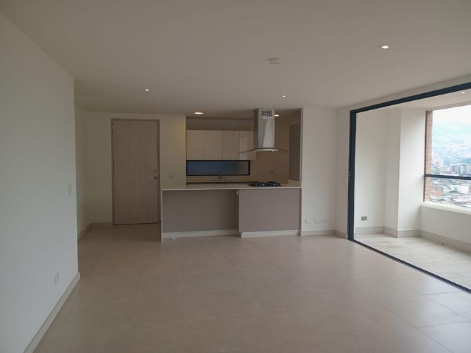 Apartamento de 3 alcobas en venta en El Poblado, Medellín, 120 m² · foto 2 de 20