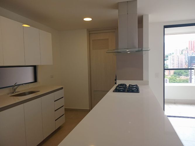 Apartamento de 3 alcobas en venta en El Poblado, Medellín, 120 m² · foto 6 de 20