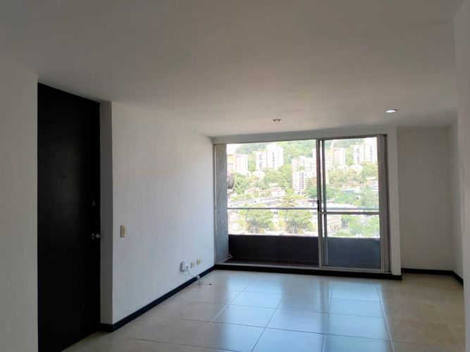Apartamento de 2 alcobas en arriendo en El Poblado, Medellín, 68 m² · foto 5 de 14