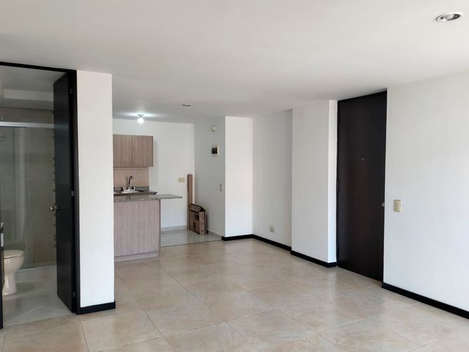 Apartamento de 2 alcobas en arriendo en El Poblado, Medellín, 68 m² · foto 8 de 14