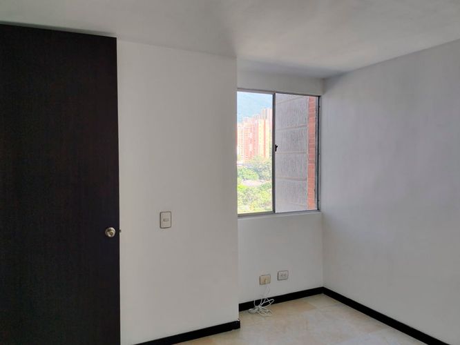 Apartamento de 2 alcobas en arriendo en El Poblado, Medellín, 68 m² · foto 9 de 14
