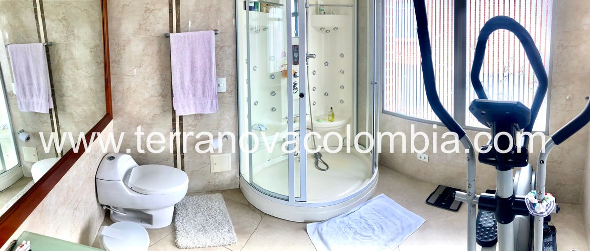Casa de 5 alcobas en venta en Sotileza, Bogotá, 380 m² · foto 8 de 24