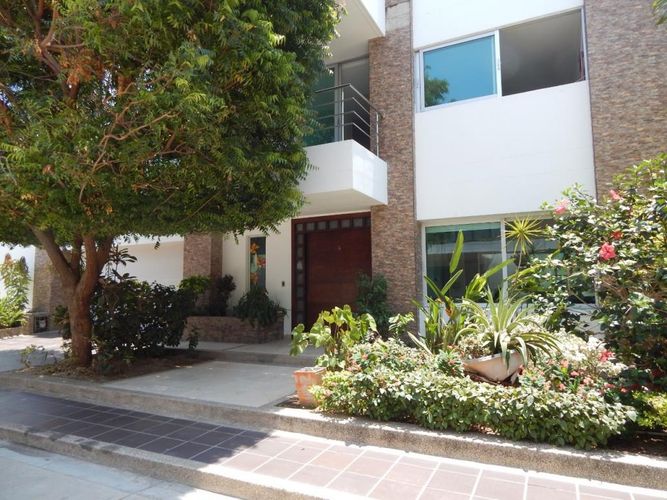 Casa de 5 alcobas en venta en Villa Campestre, Barranquilla, 425 m² · foto 2 de 15