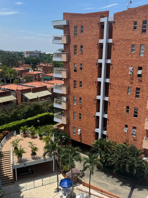 Apartamento de 4 alcobas en venta en Ciudad Jardin, Cali, 138 m² · foto 2 de 19