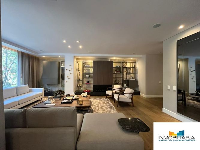 Apartamento de 3 alcobas en venta en Chico, Bogotá, 236 m² · foto 2 de 24