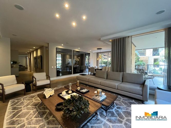 Apartamento de 3 alcobas en venta en Chico, Bogotá, 236 m² · foto 3 de 24