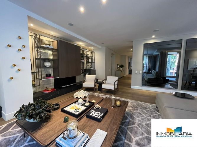 Apartamento de 3 alcobas en venta en Chico, Bogotá, 236 m² · foto 4 de 24