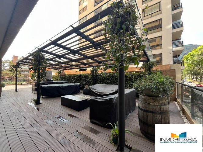 Apartamento de 3 alcobas en venta en Chico, Bogotá, 236 m² · foto 11 de 24