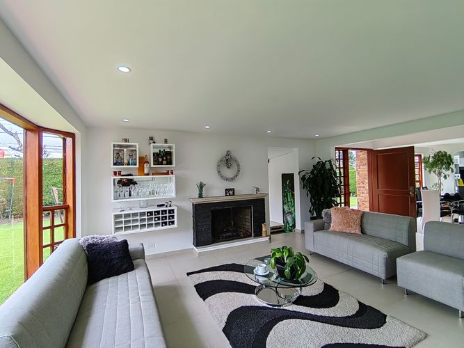 Casa de 3 alcobas en venta en San Jose De Bavaria, Bogotá, 200 m² · foto 2 de 24