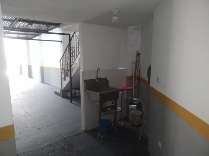 Bodega en arriendo en Trinidad, Medellín, 130 m² · foto 2 de 13