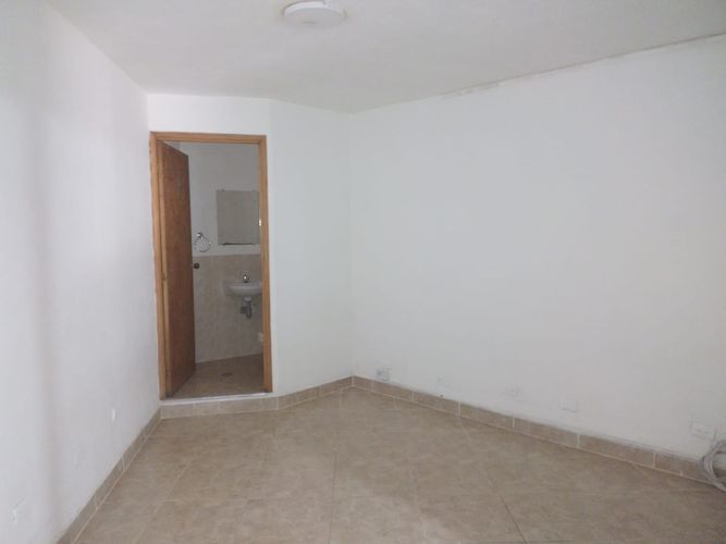 Bodega en arriendo en Trinidad, Medellín, 130 m² · foto 12 de 13