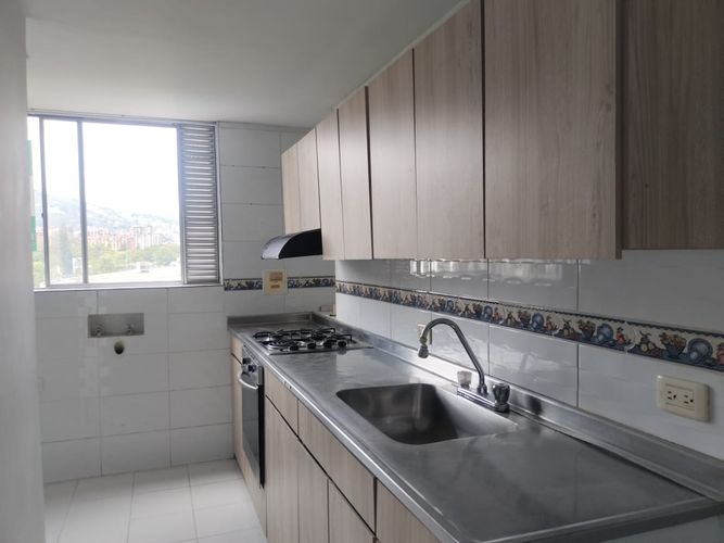 Apartamento de 3 alcobas en arriendo en El Poblado, Medellín, 100 m² · foto 4 de 14