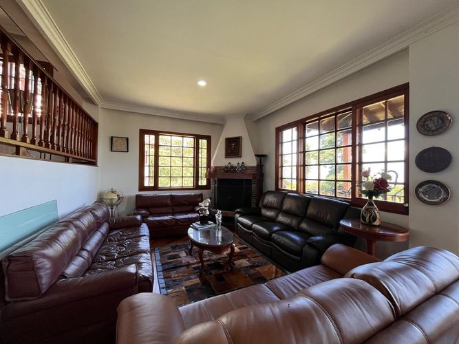 Casa de 3 alcobas en venta en Loma Del Chocho, Envigado, 415 m² · foto 1 de 20