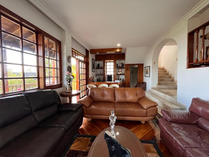 Casa de 3 alcobas en venta en Loma Del Chocho, Envigado, 415 m² · foto 2 de 20