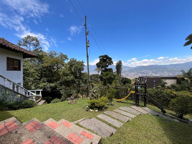 Casa de 3 alcobas en venta en Loma Del Chocho, Envigado, 415 m² · foto 19 de 20