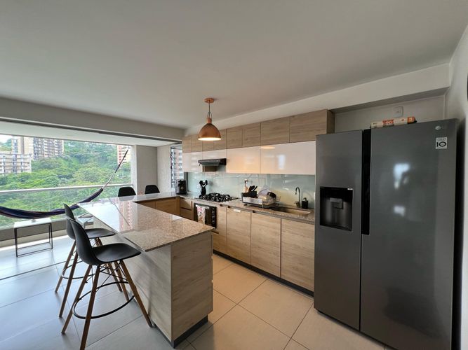 Apartamento de 2 alcobas en arriendo en El Poblado, Medellín, 96 m² · foto 4 de 15