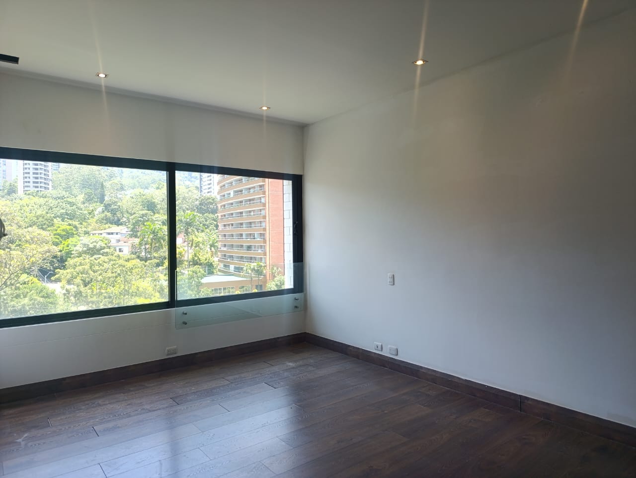 Apartamento en arriendo en El Poblado, Medellín · foto 3 de 17