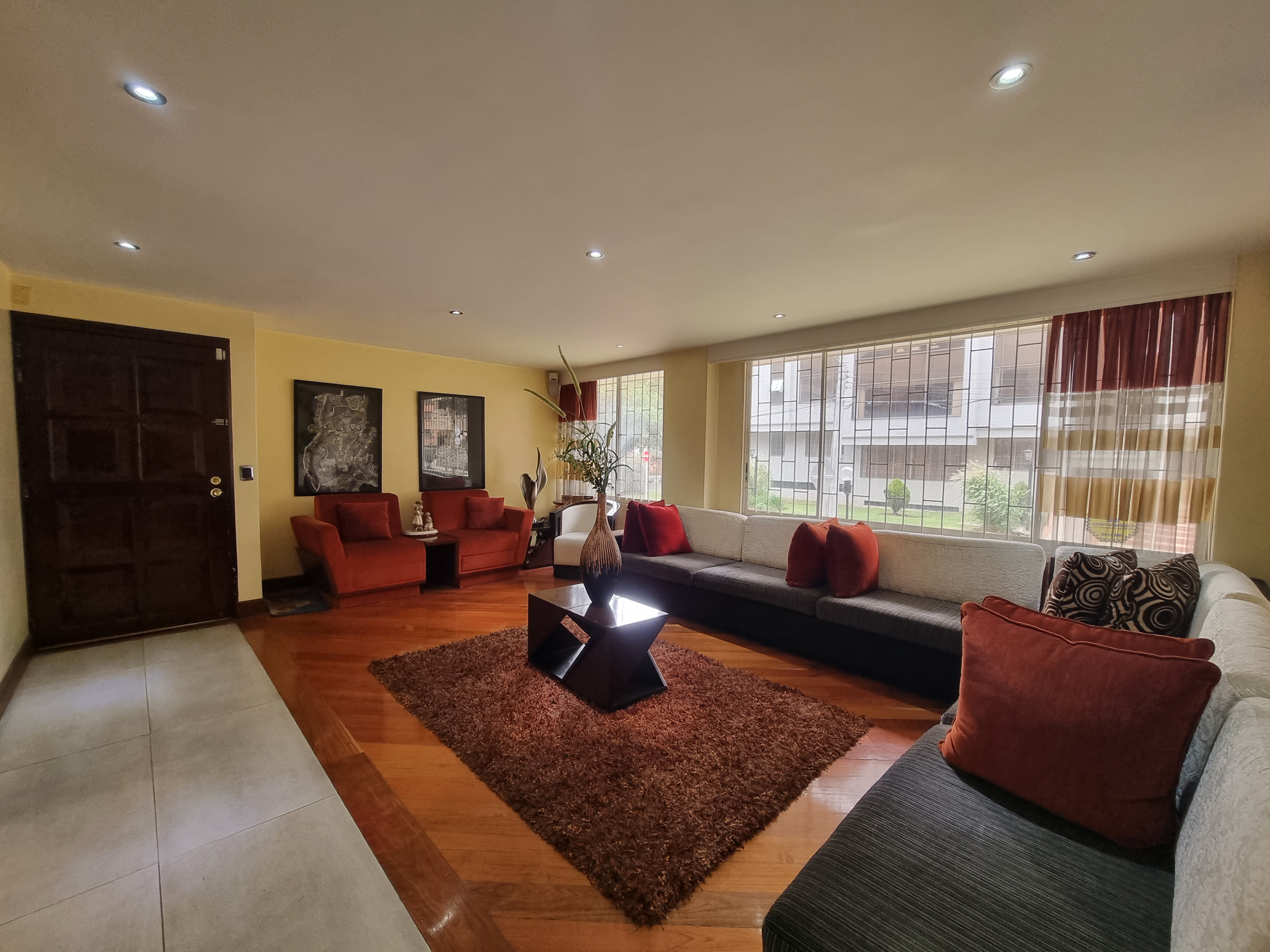 Apartamento en venta en La Carolina, Bogotá · foto 2 de 24