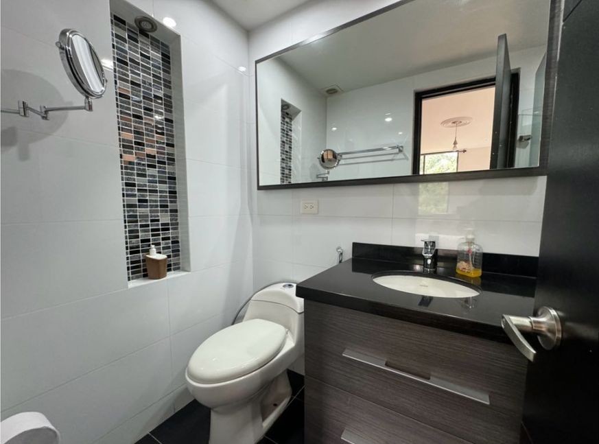 Apartamento en venta en El Poblado, Medellín · foto 10 de 12