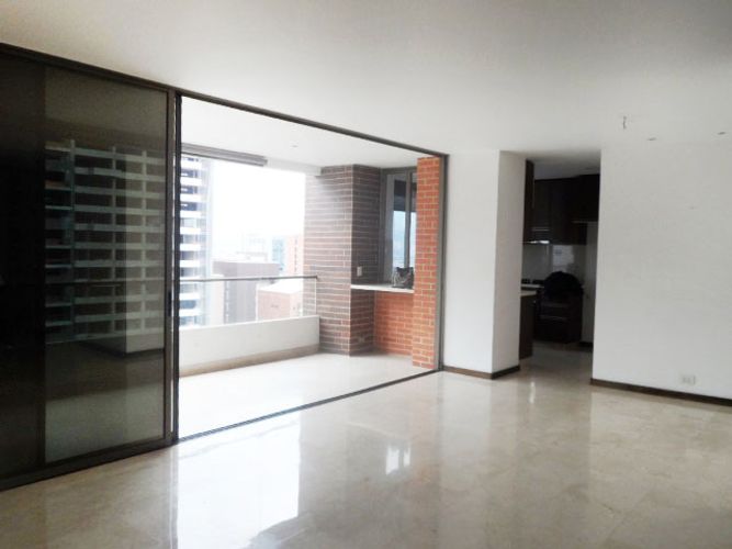 Apartamento de 3 alcobas en arriendo en El Poblado, Medellín, 136 m² · foto 2 de 12
