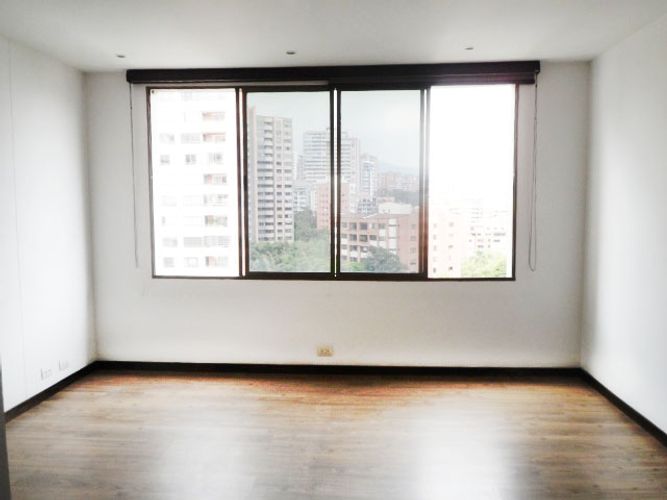 Apartamento de 3 alcobas en arriendo en El Poblado, Medellín, 136 m² · foto 5 de 12