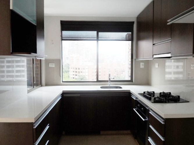 Apartamento de 3 alcobas en arriendo en El Poblado, Medellín, 136 m² · foto 7 de 12