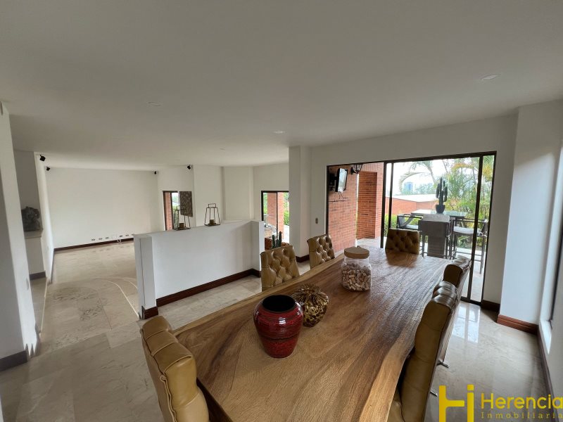 4BR House in Suroriente (378 m²) - 2