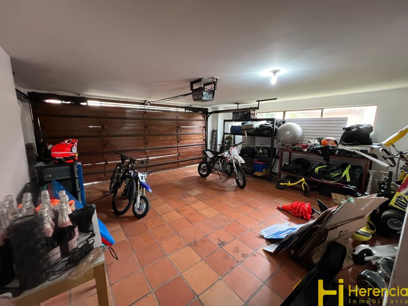 4BR House in Suroriente (378 m²) - 4