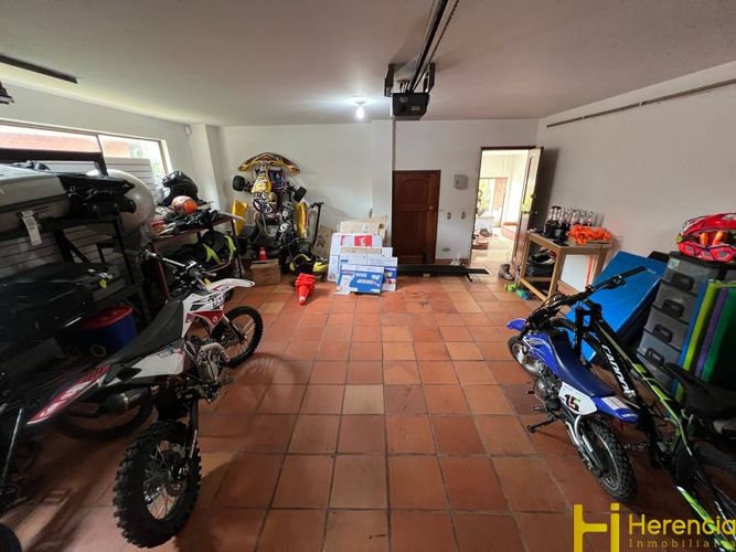 Casa de 4 alcobas en arriendo en Medellín, 378 m² · foto 5 de 24