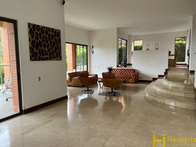 Casa de 4 alcobas en arriendo en Medellín, 378 m² · foto 6 de 24