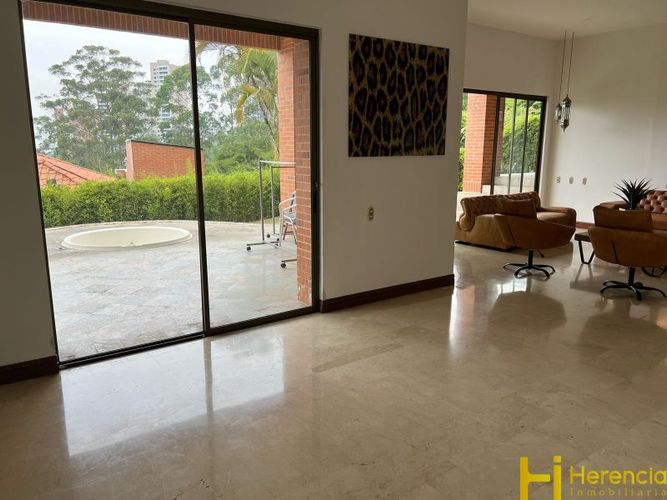 Casa de 4 alcobas en arriendo en Medellín, 378 m² · foto 7 de 24