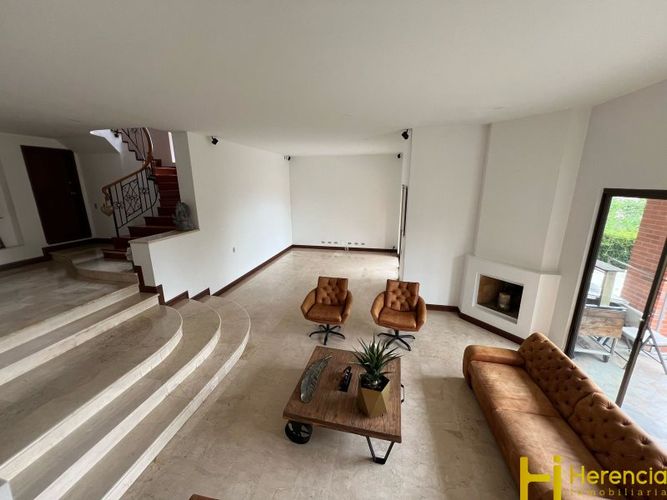 Casa de 4 alcobas en arriendo en Medellín, 378 m² · foto 8 de 24