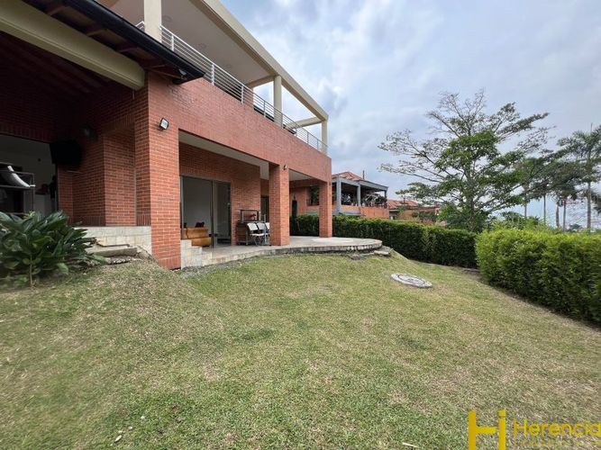Casa de 4 alcobas en arriendo en Medellín, 378 m² · foto 9 de 24