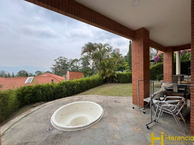 Casa de 4 alcobas en arriendo en Medellín, 378 m² · foto 11 de 24
