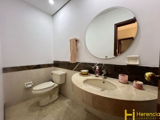 Casa de 4 alcobas en arriendo en Medellín, 378 m² · foto 14 de 24