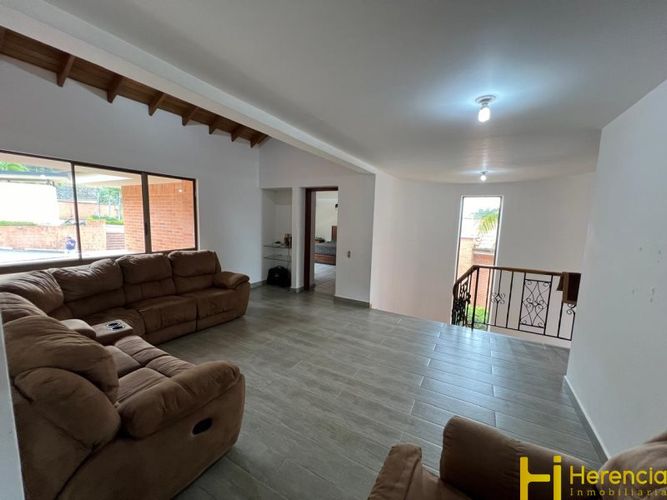 Casa de 4 alcobas en arriendo en Medellín, 378 m² · foto 21 de 24